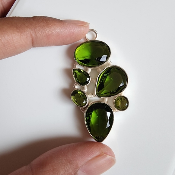 Peridot Silver Pendant - Picture 2 of 5